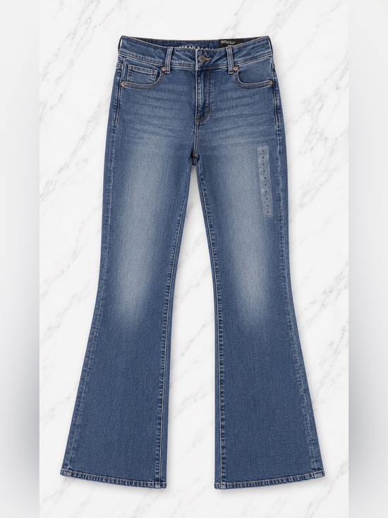 American Eagle Outfitters Denim - NWT AE Low Rise Kick Bootcut Jeans Next Level Stretch | Medium Wash | Size 4